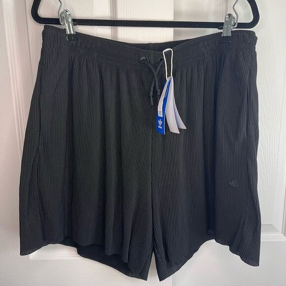 NWT Adidas Lined Drawstring Athletic Shorts Women’s XL - Picture 1 of 7